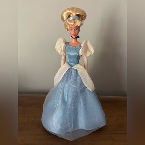Vtg. Disney Sparkle Eyes Cinderella Barbie, 1995